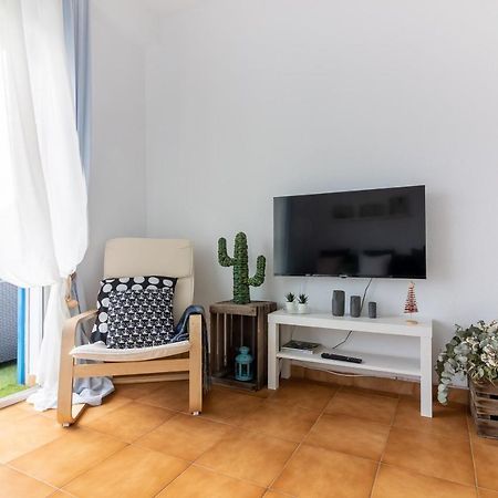 Sea & Wave Pedregalejo Beach Apartment Malaga Bagian luar foto