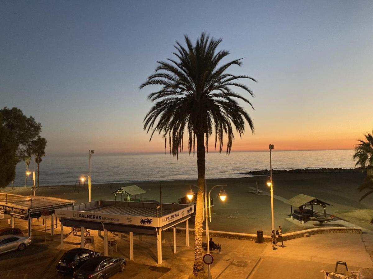 Sea & Wave Pedregalejo Beach Apartment Malaga Bagian luar foto
