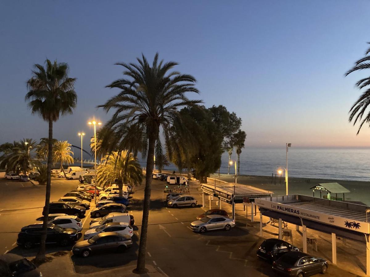 Sea & Wave Pedregalejo Beach Apartment Malaga Bagian luar foto