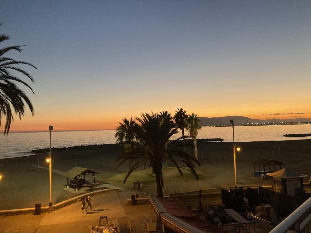 Sea & Wave Pedregalejo Beach Apartment Malaga Bagian luar foto
