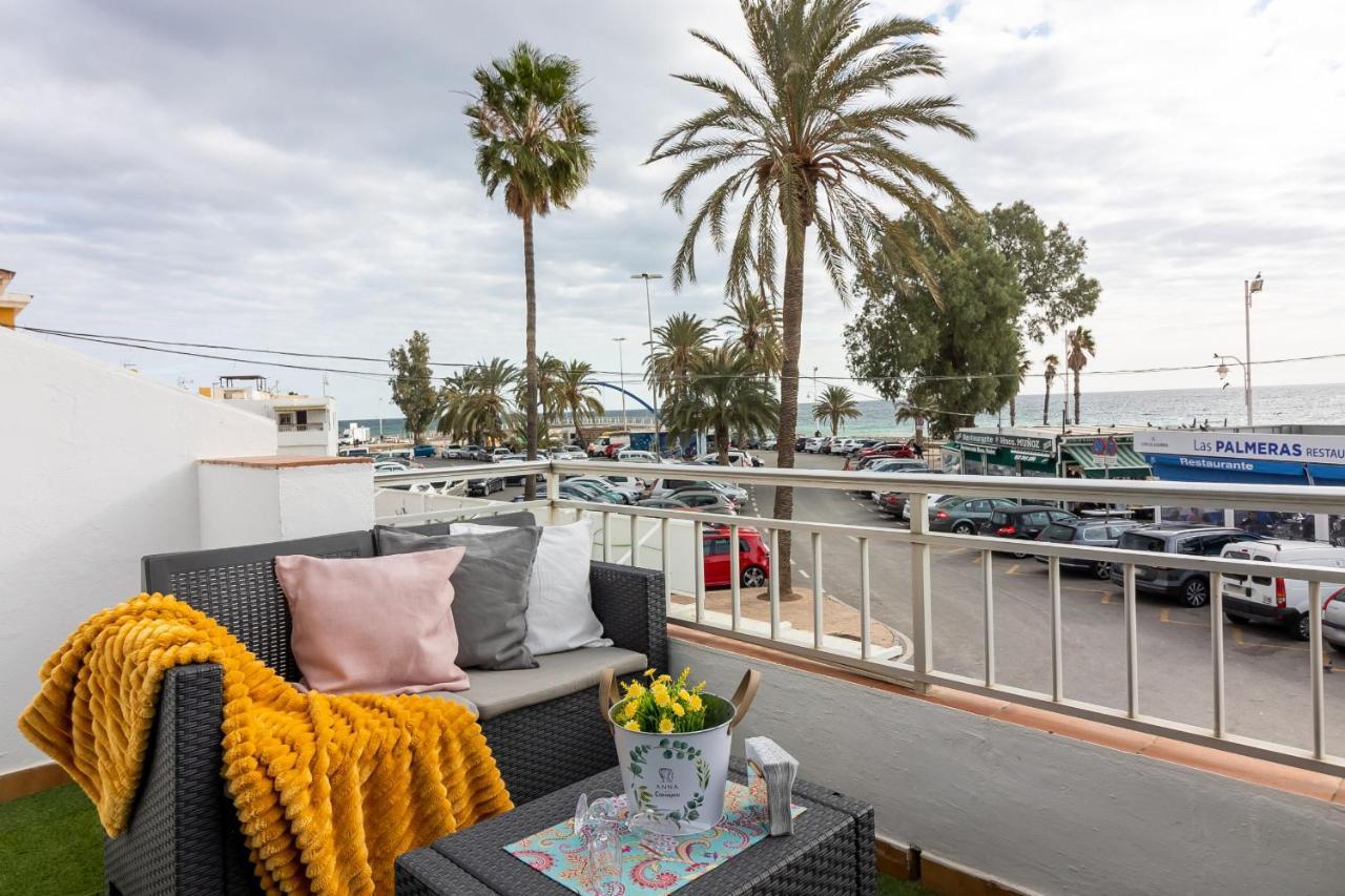 Sea & Wave Pedregalejo Beach Apartment Malaga Bagian luar foto
