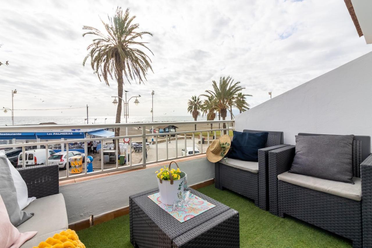 Sea & Wave Pedregalejo Beach Apartment Malaga Bagian luar foto