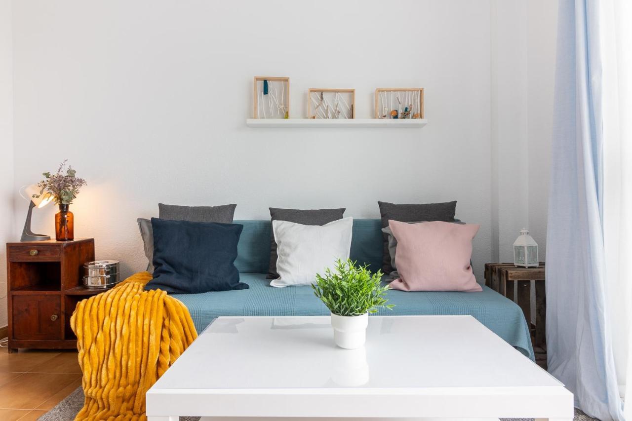 Sea & Wave Pedregalejo Beach Apartment Malaga Bagian luar foto