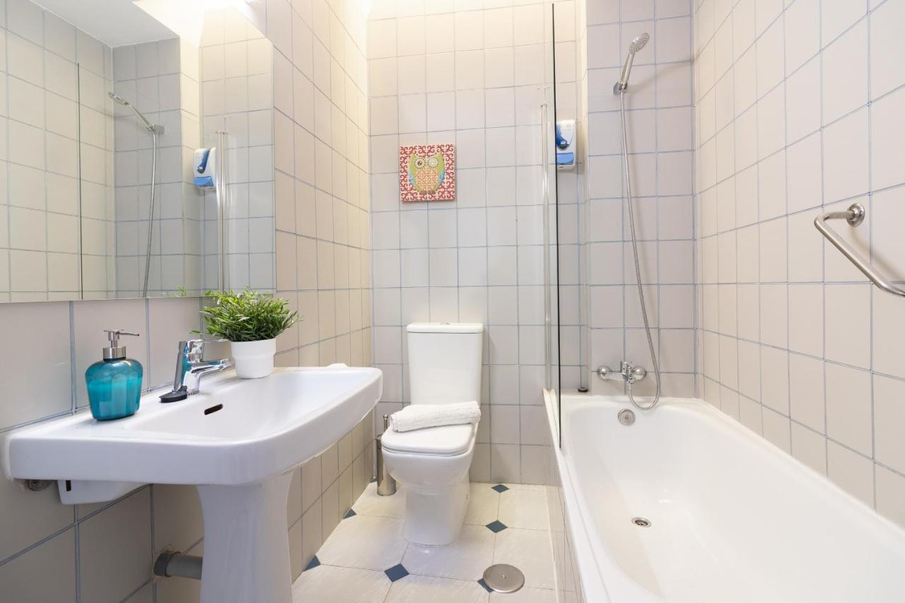 Sea & Wave Pedregalejo Beach Apartment Malaga Bagian luar foto