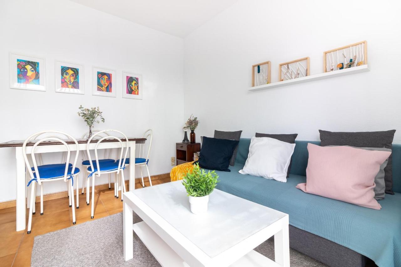 Sea & Wave Pedregalejo Beach Apartment Malaga Bagian luar foto