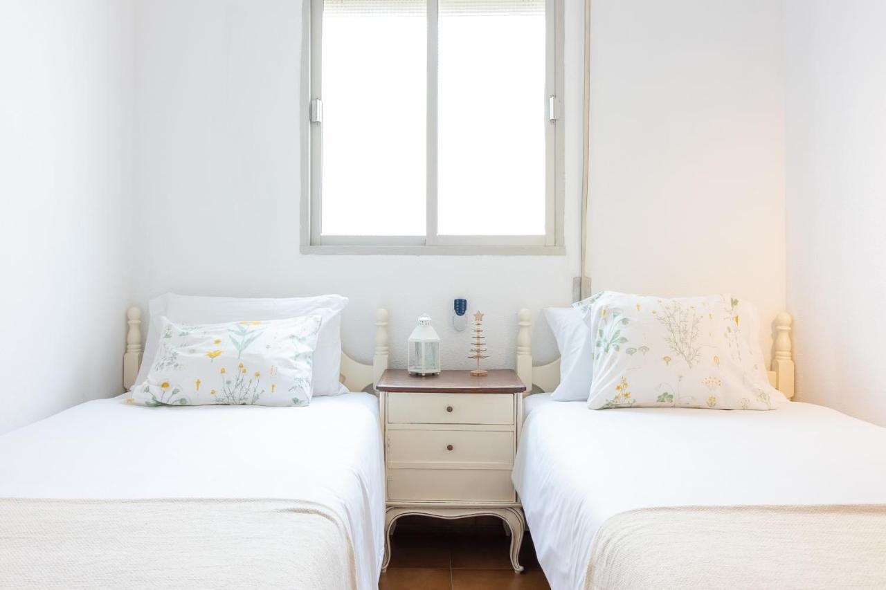 Sea & Wave Pedregalejo Beach Apartment Malaga Bagian luar foto