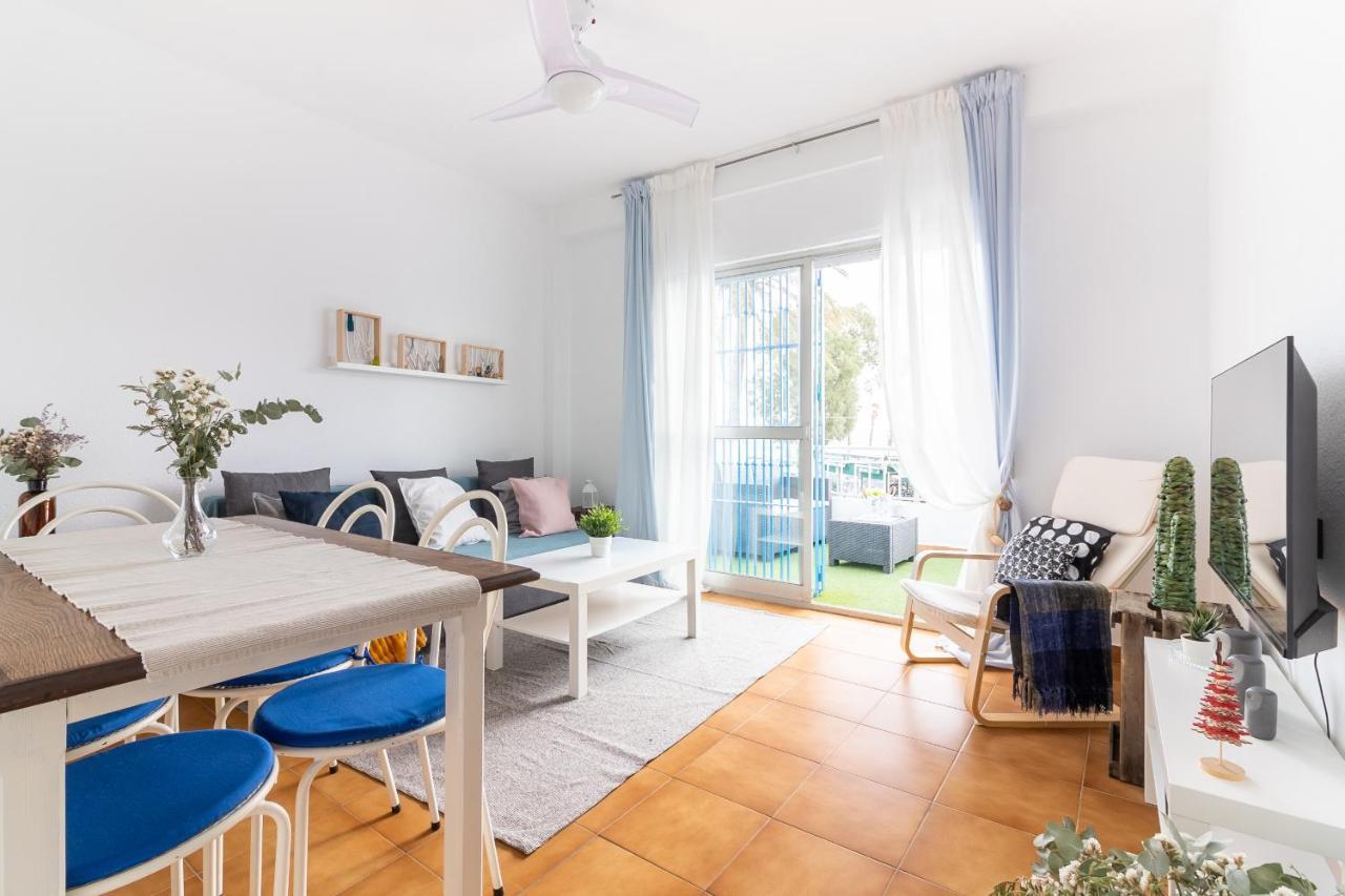 Sea & Wave Pedregalejo Beach Apartment Malaga Bagian luar foto