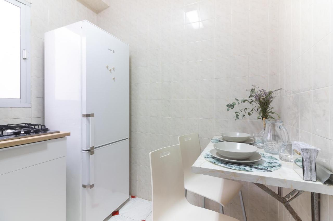 Sea & Wave Pedregalejo Beach Apartment Malaga Bagian luar foto