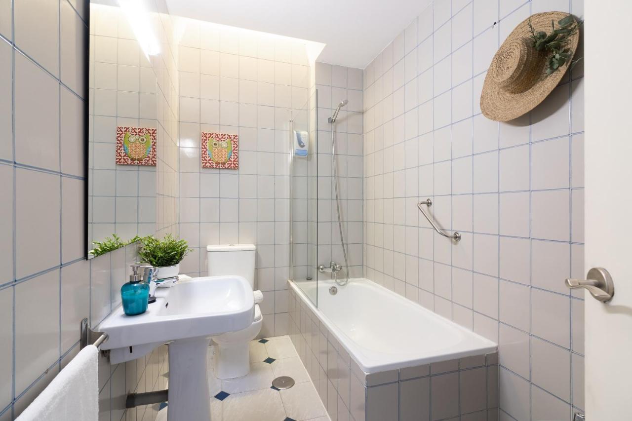 Sea & Wave Pedregalejo Beach Apartment Malaga Bagian luar foto
