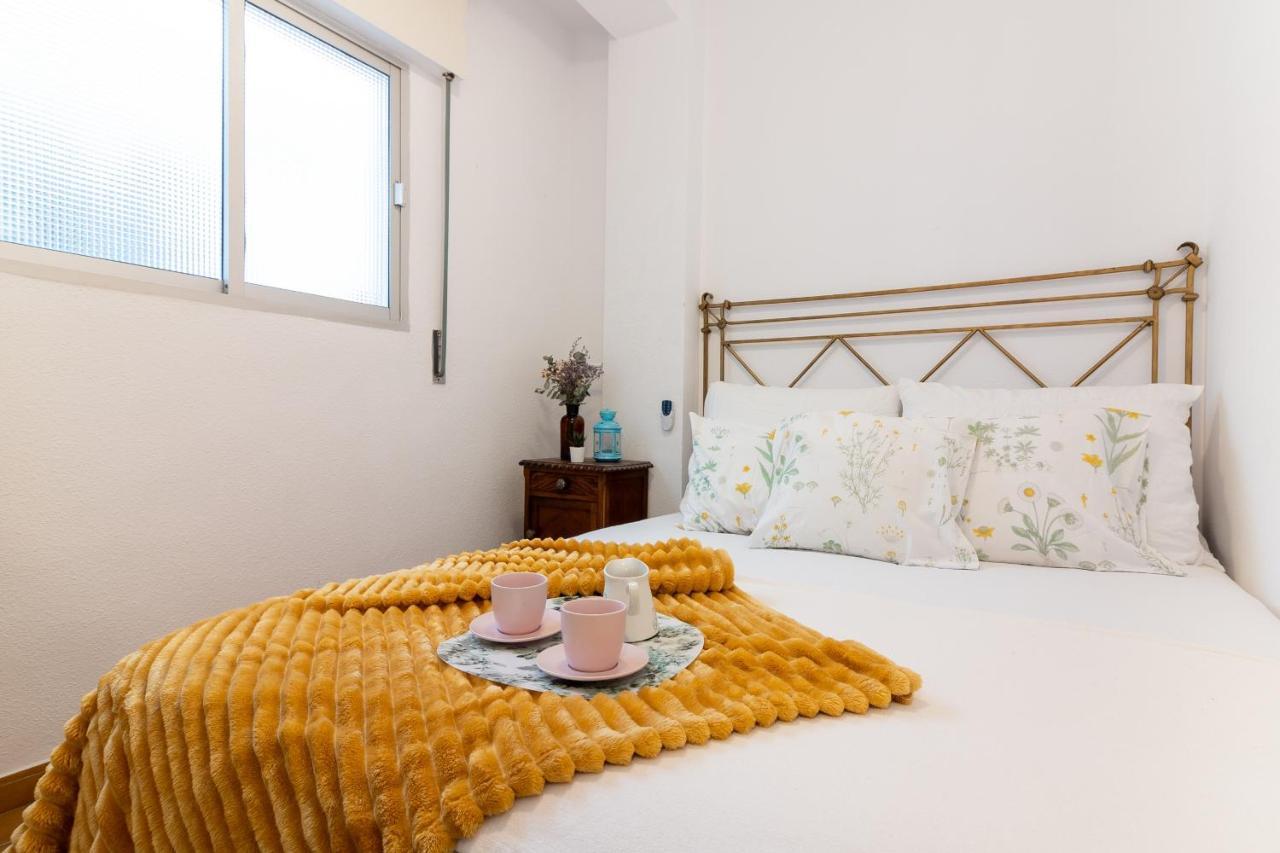 Sea & Wave Pedregalejo Beach Apartment Malaga Bagian luar foto